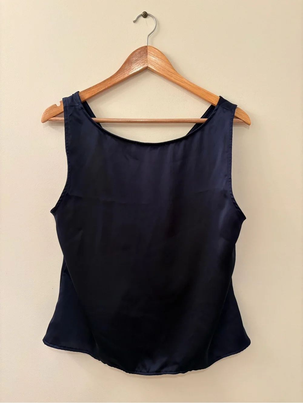 LOFT Navy Satin Clinched Tie Shell in Size Large